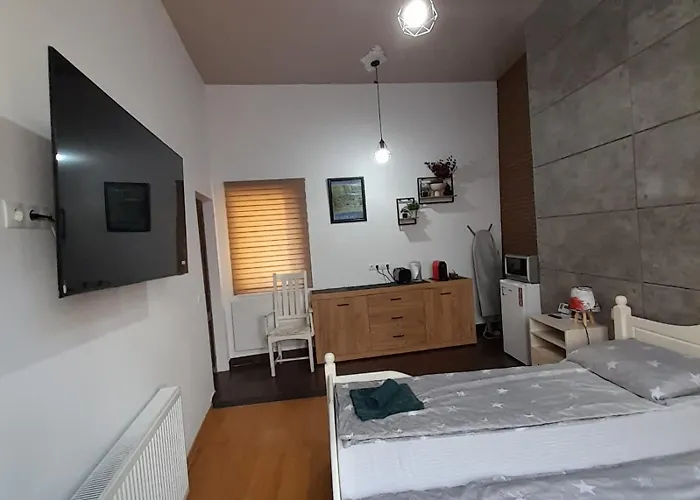Pannonia Rooms And Apartments